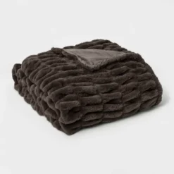 60" X 86" Faux Fur Oversized Bed Throw - Threshold Signature™ 7 60" X 86" Faux Fur Oversized Bed Throw - Threshold Signature™ -Threshold Home Outlet Store GUEST dd445366 f565 4ae7 8f14 2675be1cf726